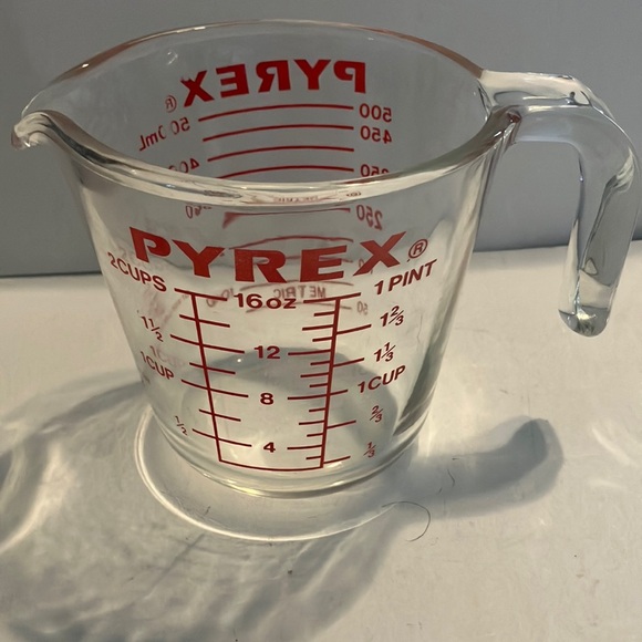 Vintage PYREX 516 Clear with Red 2 Cup Measuring Cup Corning NY USA‎ - Picture 1 of 6